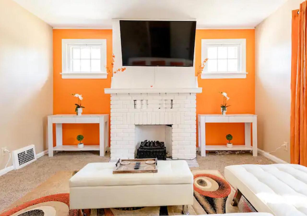 Villa La Naranja Retreat - Cozy Duplex Near Downtown With Parking, 300 Mb Wifi & Self Check In à Cleveland Extérieur photo