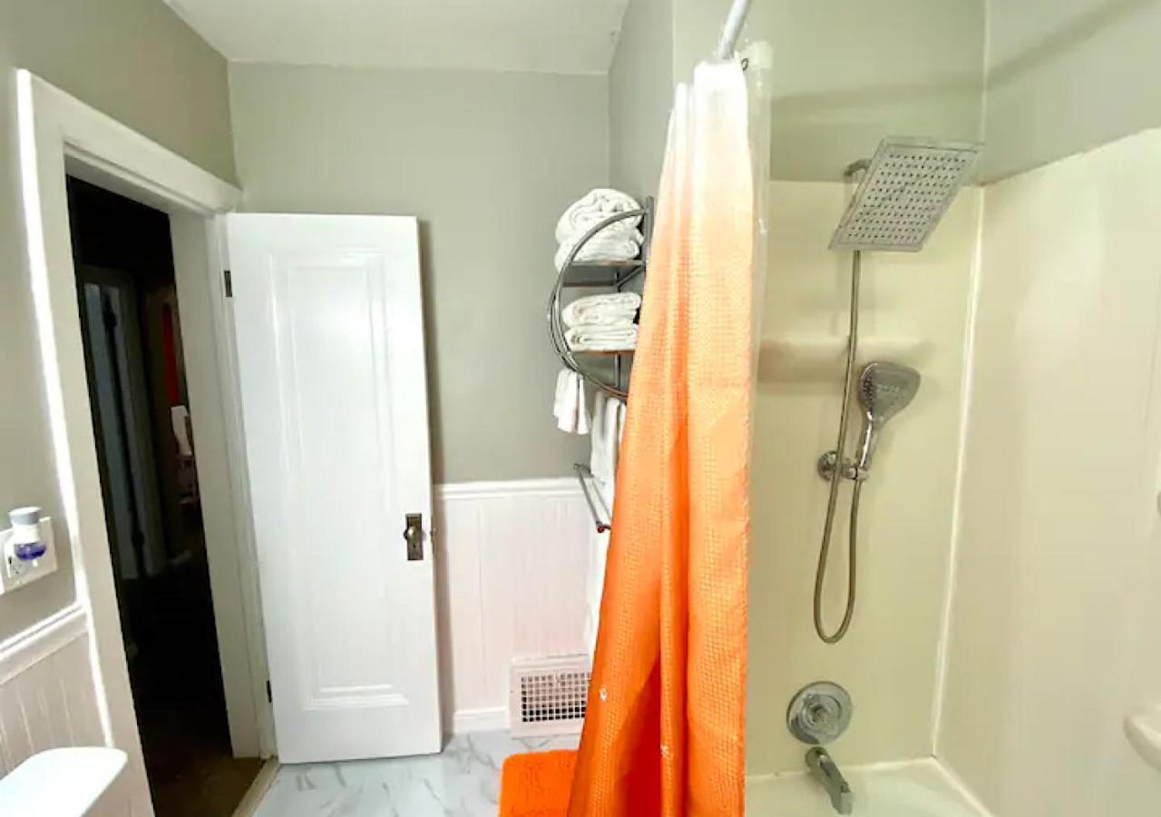Villa La Naranja Retreat - Cozy Duplex Near Downtown With Parking, 300 Mb Wifi & Self Check In à Cleveland Extérieur photo