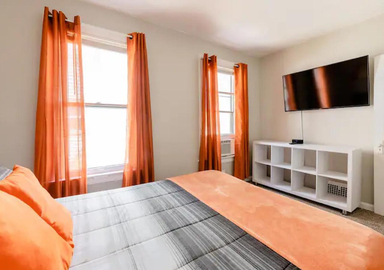Villa La Naranja Retreat - Cozy Duplex Near Downtown With Parking, 300 Mb Wifi & Self Check In à Cleveland Extérieur photo
