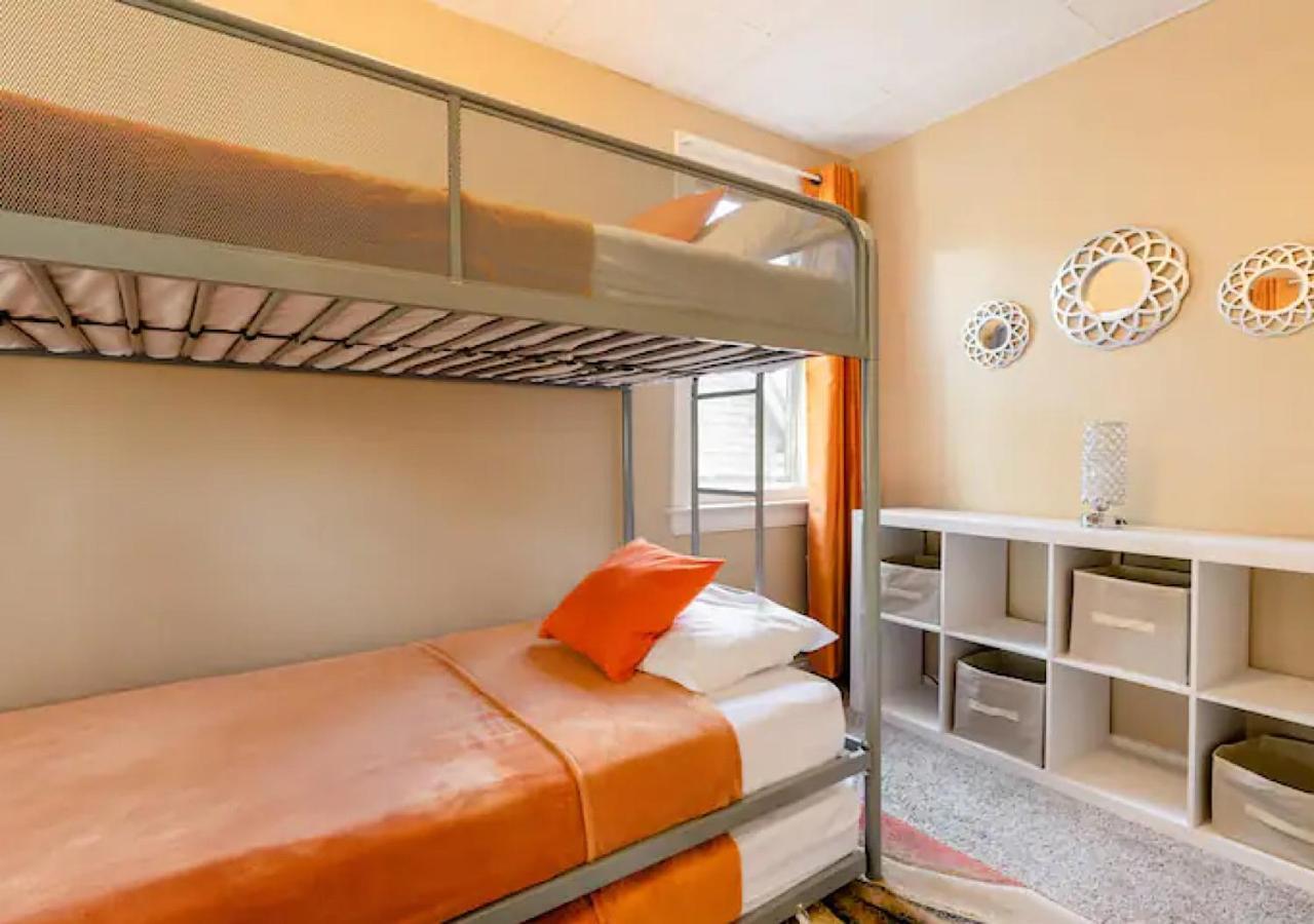 Villa La Naranja Retreat - Cozy Duplex Near Downtown With Parking, 300 Mb Wifi & Self Check In à Cleveland Extérieur photo