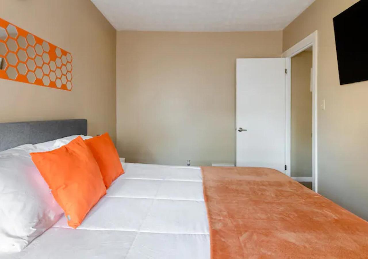 Villa La Naranja Retreat - Cozy Duplex Near Downtown With Parking, 300 Mb Wifi & Self Check In à Cleveland Extérieur photo